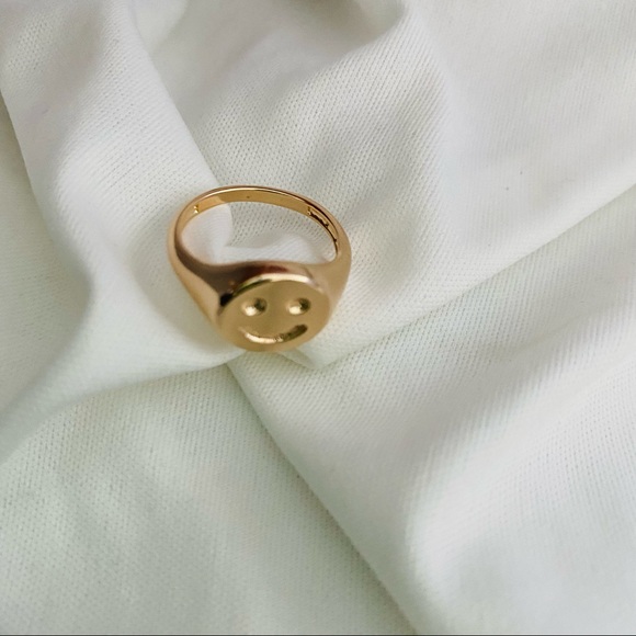 Smiley Face Ring - Picture 2 of 7